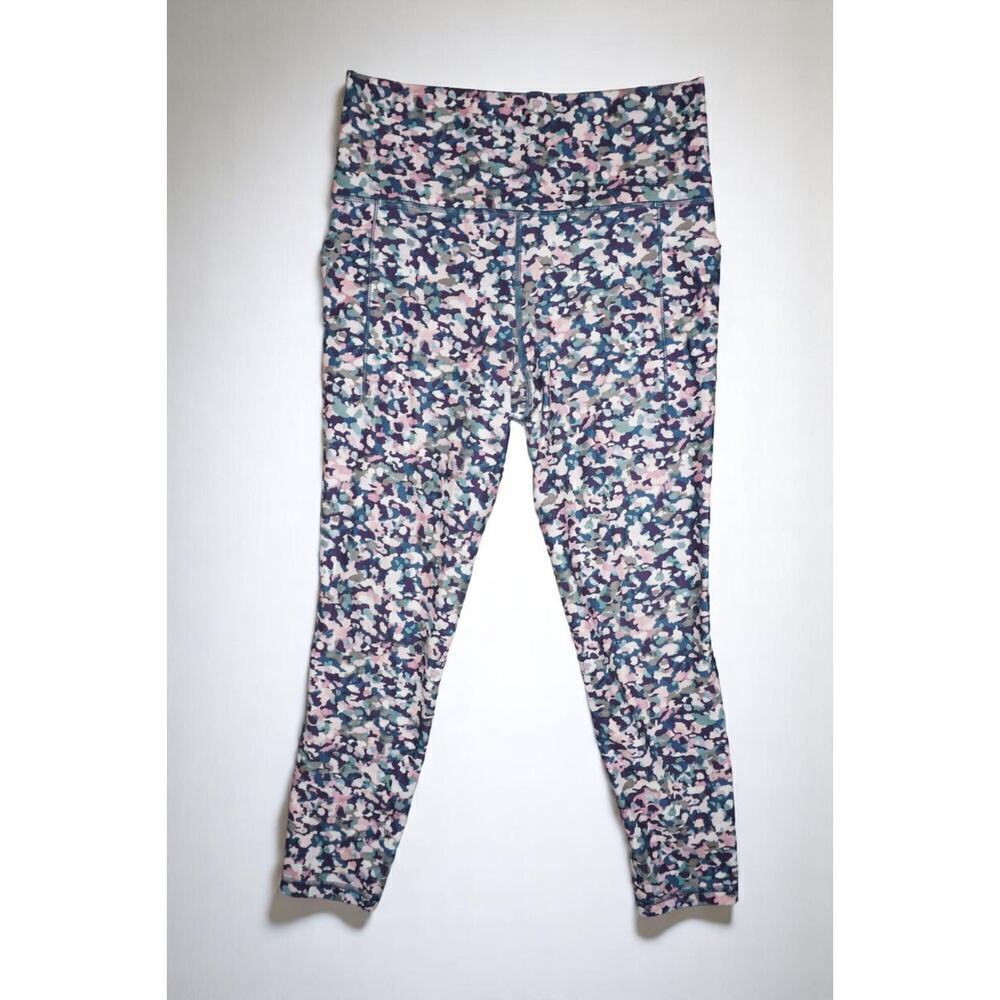 Athleta Salutation Stash Pocket II 7/8 Leggings Camo Print Size Medium